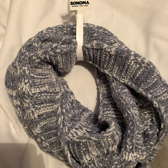 Scarf - Picture 1 of 4